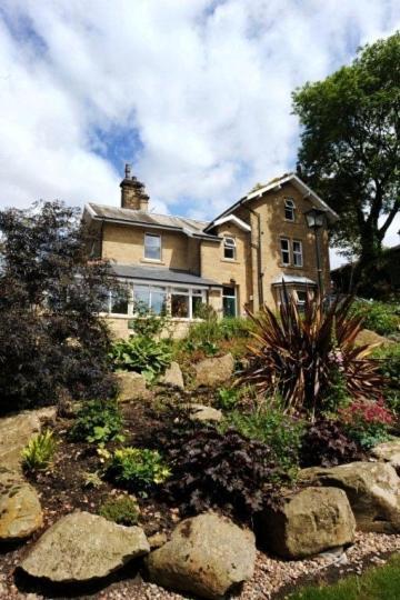 Chinthurst Guest House Skipton Exterior photo